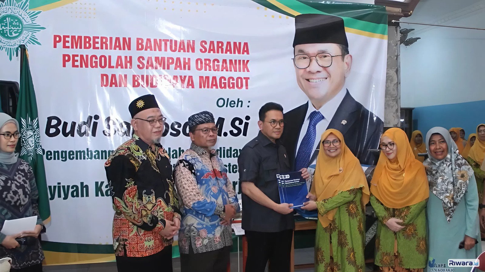 Pemberian bantuan Sarana Pengolah Sampah Organik dan Budidaya Magot oleh Menteri Perdagangan pada tata kelola sampah organik SPPG Aisyiyah Sukoharjo, 2 April 2026